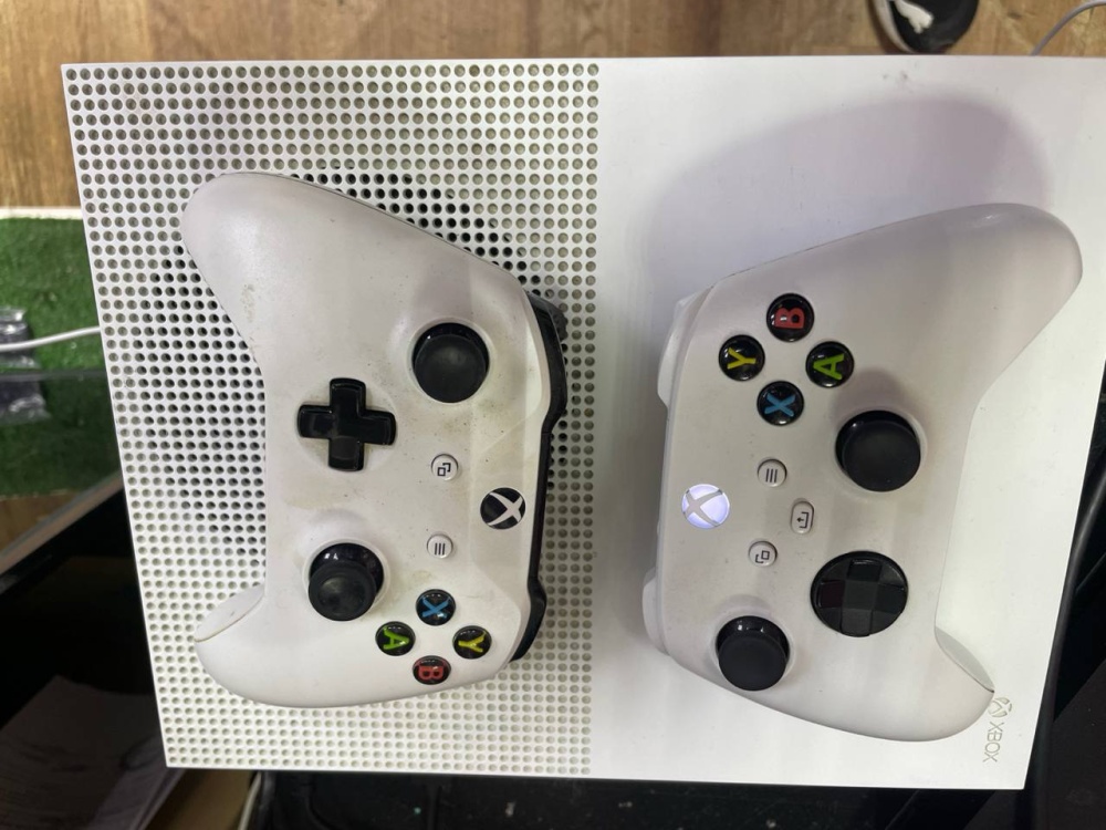 Игровая приставка XBOX ONE S 512Gb