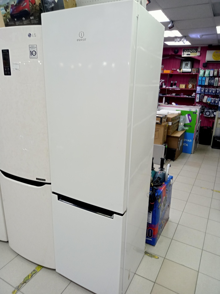 Холодильник INDESIT DS 4200 W