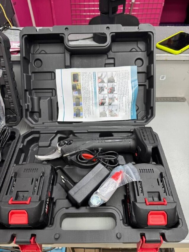 Кусторез аккумуляторный 2 акб