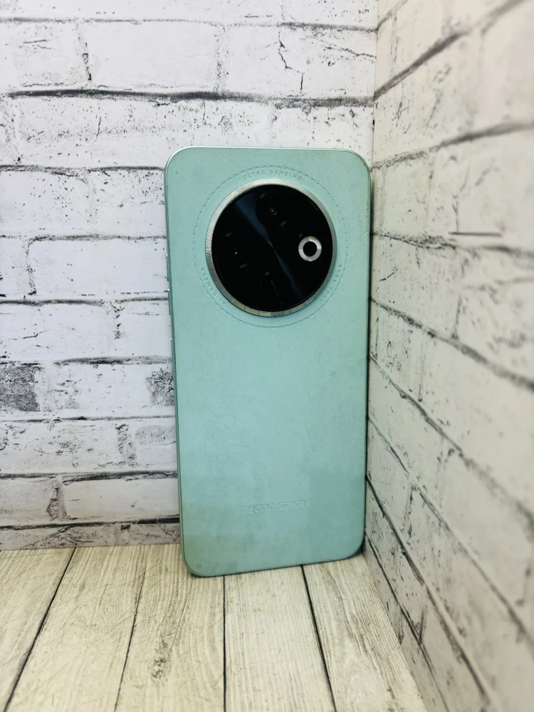 Мобильный телефон Tecno Spark 30c 4/128